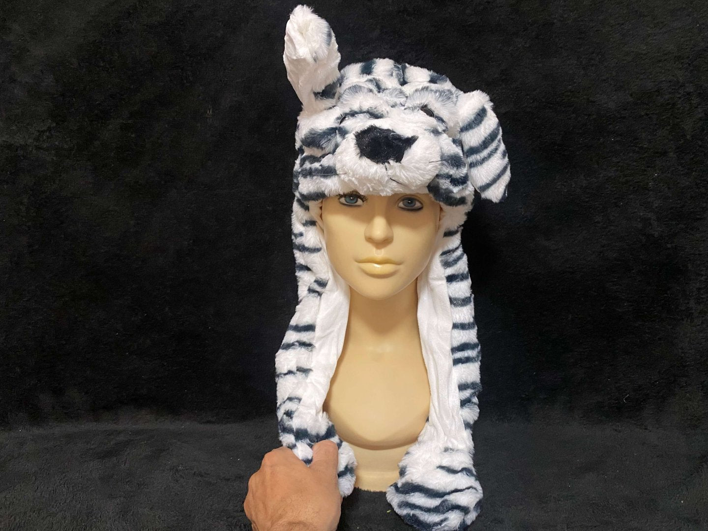 Tiger hat with moving ears